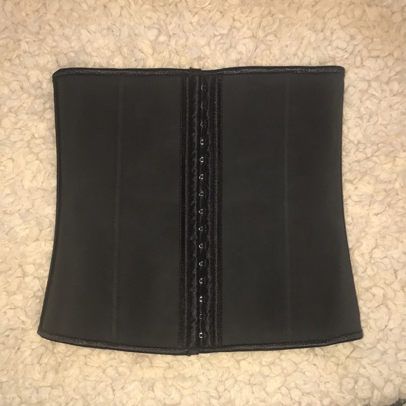 Corset - Picture 2 of 3